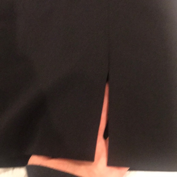 Black short skirt - Picture 2 of 4